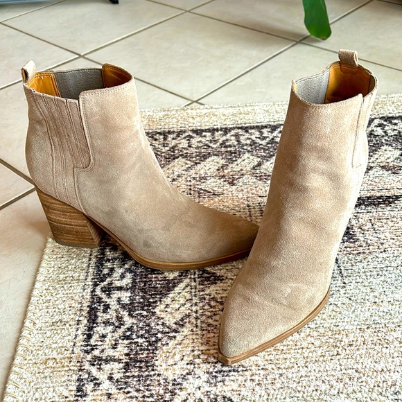 Marc Fisher MLOshay Pointed Toe Bootie - Picture 1 of 7